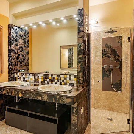 Villa Con Piscina Immersa Nel - - Horizonte Selections Montecarlo